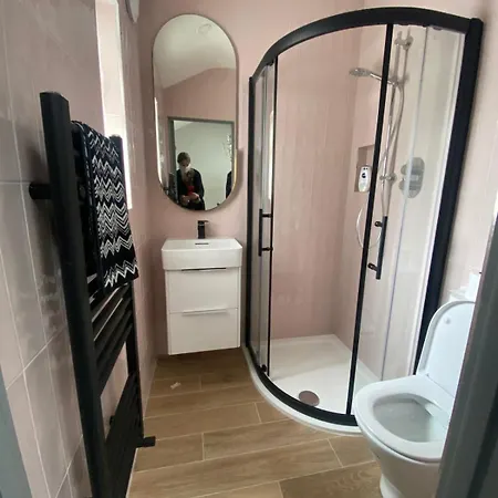 Stylish Centre House, Perfectly Located *