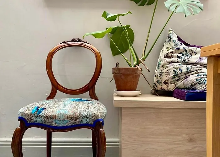 Stylish Centre House, Perfectly Located דירה