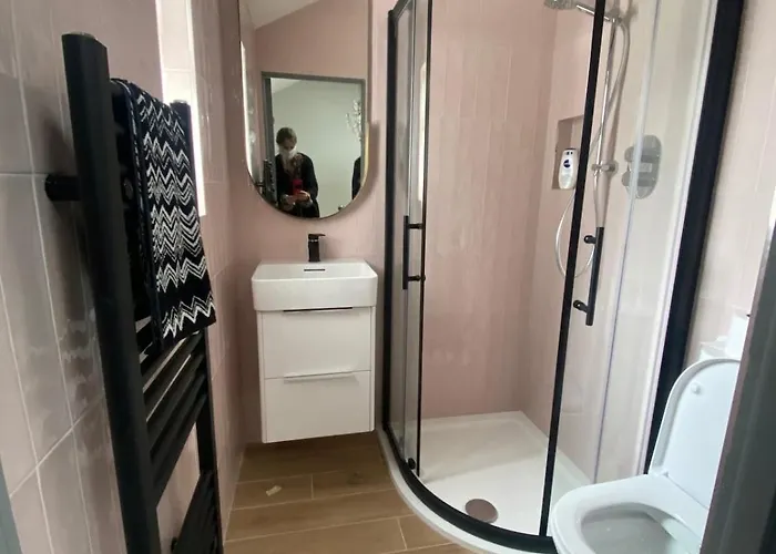 Stylish Centre House, Perfectly Located *