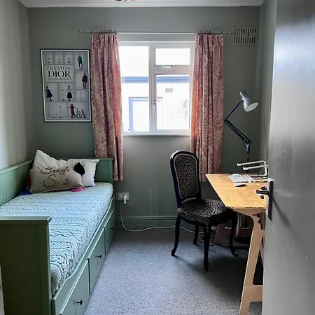 Stylish Centre House, Perfectly Located